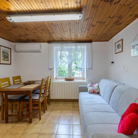 House Manuel In Tar Holiday home